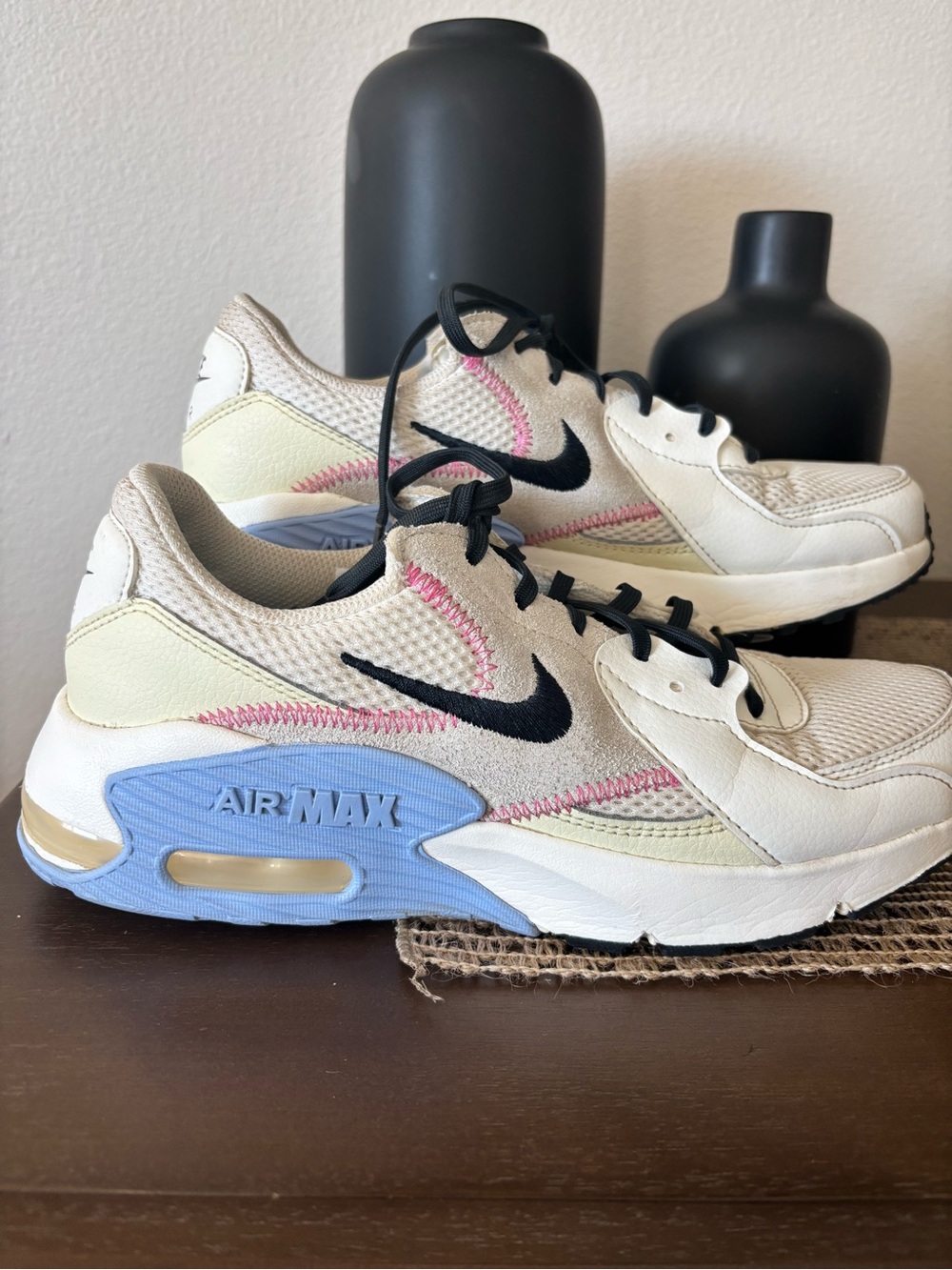 Nike Women’s Air Max Excee Size 8.5 Cream Beige Pink Stitching